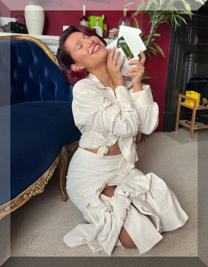 RAYE poses with her Official Number 1 Single Award for Escapism. ft. 070 Shake (credit: OfficialCharts.com) 